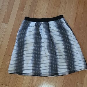 EUC 100% Silk Skirt Club Monaco size 8